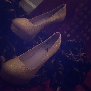 ..... HIGH HEELS 👠